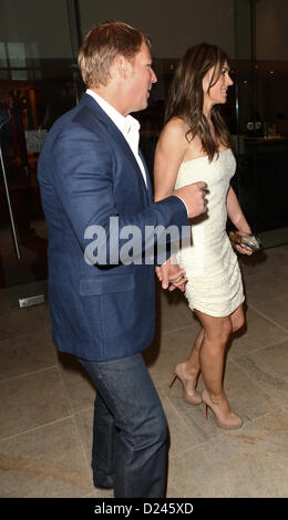 Shane Warne und Liz Hurley an der IMG Tennis Spieler Party, Krone, Melbourne, 13. Januar 2013. Stockfoto