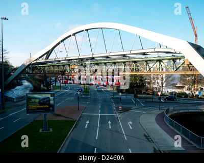 Einschienenbahn "Die Schwebebahn" in Wuppertal, Deutschland Stockfoto