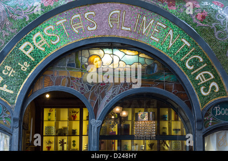 Spanien, Barcelona, moderne Dekor auf der Rambla Stockfoto