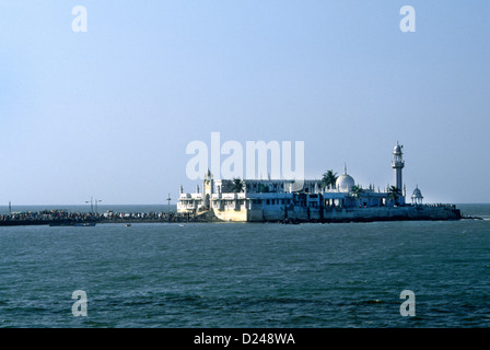 Mumbai Indien Haji Ali Dargah Moschee der Worli Küste die Moschee im Jahre 1431 gebaut wurde die Dargah enthält das Grab von Sayed Peer Haji Ali Shah Bukhari Stockfoto