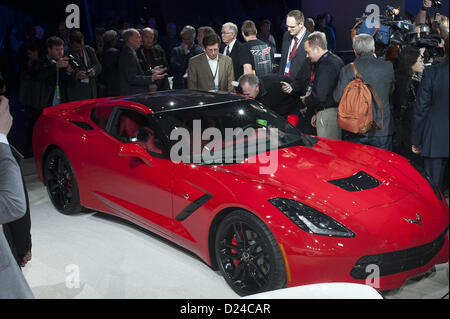 Detroit, USA. 14. Januar 2013. Die 2014 Chevrolet Corvette Stingray wurde am 14. Januar 2013 enthüllt vor einer Kulisse von Tausenden der Presse auf der North American International Auto Show in Detroit, Michigan. (Kredit-Bild: © Mark Bialek/ZUMAPRESS.com) Stockfoto