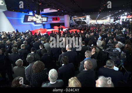 Detroit, USA. 14. Januar 2013. Die 2014 Chevrolet Corvette Stingray wurde am 14. Januar 2013 enthüllt vor einer Kulisse von Tausenden der Presse auf der North American International Auto Show in Detroit, Michigan. (Kredit-Bild: © Mark Bialek/ZUMAPRESS.com) Stockfoto