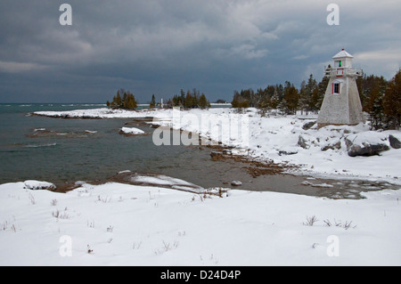 Leuchtturm in South Baymouth an einem stürmischen Wintertag. Stockfoto