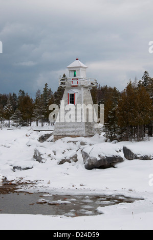 Leuchtturm in South Baymouth an einem stürmischen Wintertag. Stockfoto