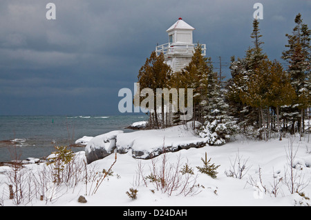 Leuchtturm in South Baymouth an einem stürmischen Wintertag. Stockfoto