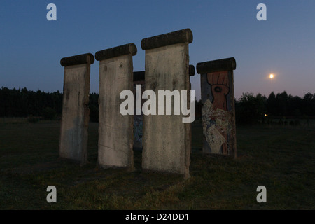 Sosnowka, Polen, gegründet Stücke der Berliner Mauer im Abendlicht Stockfoto
