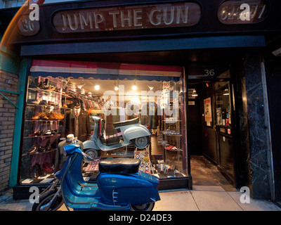 Die Waffe wechseln, einem beliebten Mens Fashion Shop in der North Laine in Brighton. Stockfoto