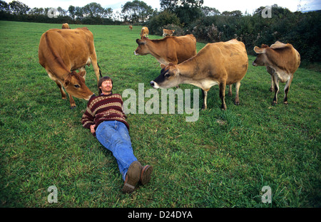 Die späten Biobauer Mark Purdey mit seinem Vieh in Devon, England. Stockfoto