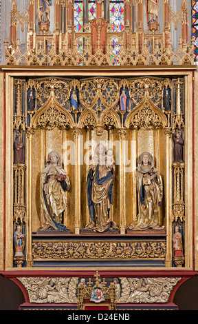 KOSICE - Januar 3: Main geschnitzten Flügel Altar der Heiligen Elisabeth gotische Kathedrale aus dem Jahre 1474-1477 Stockfoto