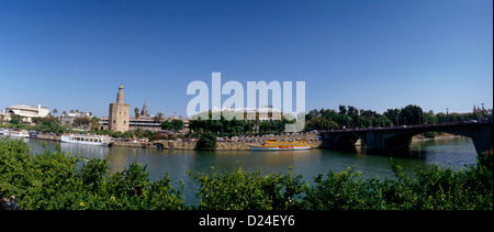 Sevilla Spanien Blick über Rio Guadalquivir Stockfoto