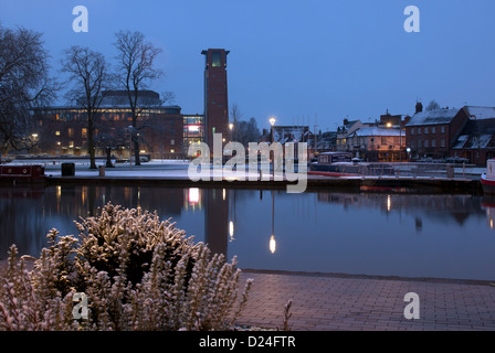 RSC Theater und Kanal Becken im Winter, Stratford-upon-Avon, Großbritannien Stockfoto