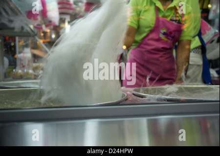 Zuckerwatte und Vergnügungspark an der Maryland State Fair, Timonium MD Stockfoto