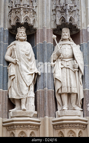 KOSICE - Januar 3: Könige vom Nordportal der gotischen Kathedrale Saint Elizabeth am 3. Januar 2013 in Kosice, Slowakei. Stockfoto