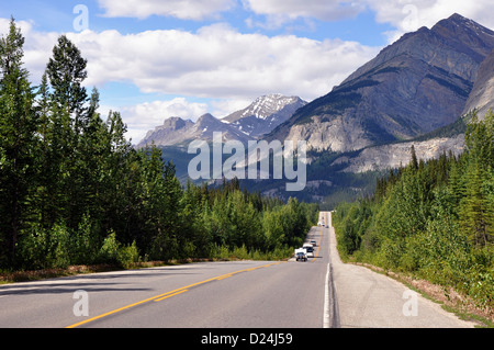 Panorama der Icefields Parkway zwischen den kanadischen Rocky Mountains Stockfoto