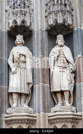 KOSICE - Januar 3: Könige vom Nordportal der gotischen Kathedrale Saint Elizabeth am 3. Januar 2013 in Kosice, Slowakei. Stockfoto