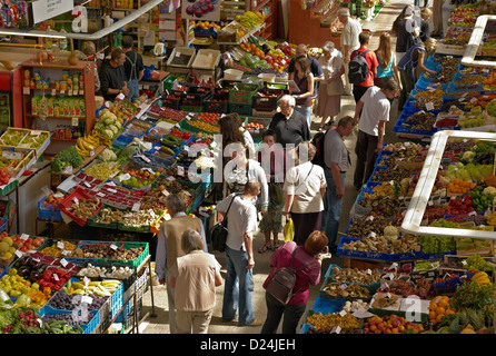 Wroclaw, Polen, Kunden in der Markthalle im Zentrum Stadt Stockfoto