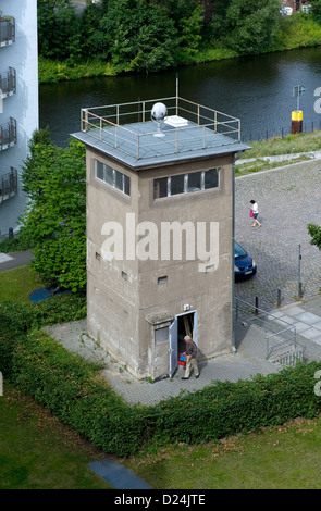 Berlin, Deutschland, ehemalige Wachturm der DDR-Grenztruppen Stockfoto