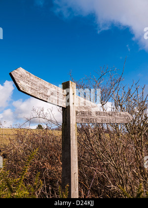 Wanderweg und Maultierweg Wegweiser auf Dartmoor, Devon, England Stockfoto