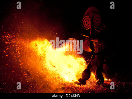 Baining Feuer Riese Masken Tanz, East New Britain, Rabaul, Papua-Neuguinea Stockfoto