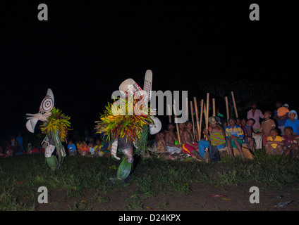 Baining Feuer Riese Masken Tanz, East New Britain, Rabaul, Papua-Neuguinea Stockfoto