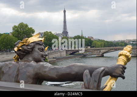 Paris, Frankreich, ein Neo-barocken Figur des Seinebruecke Pont Alexandre III Stockfoto