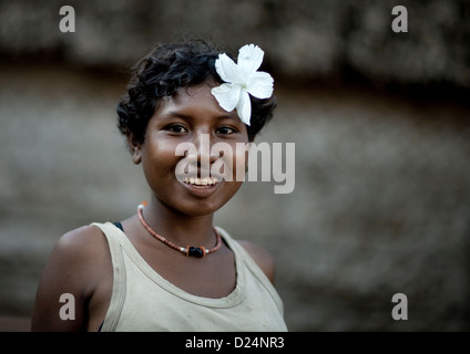 Gilr mit Blumen im Haar, Trobriand-Inseln, Papua Neu Guinea Stockfoto