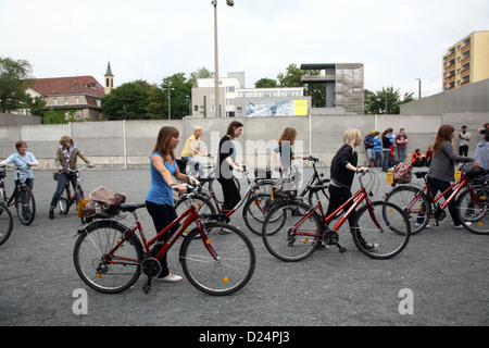 Berlin, Deutschland, geführte Radtour an der Berliner Mauer Stockfoto