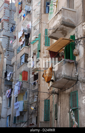 Mietshaus Balkone mit trocknen, waschen, Alexandria, Ägypten Stockfoto