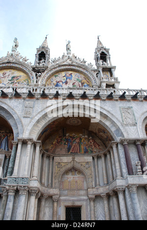 Eingang zum St. Marks-Basilika, Venedig, Italien Stockfoto