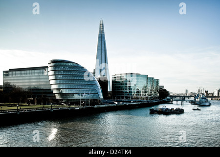 Blick auf die Themse Sudufer zeigt die The Shard Gebäude GLC und modernen Bürogebäuden, Southwark, London, UK Stockfoto