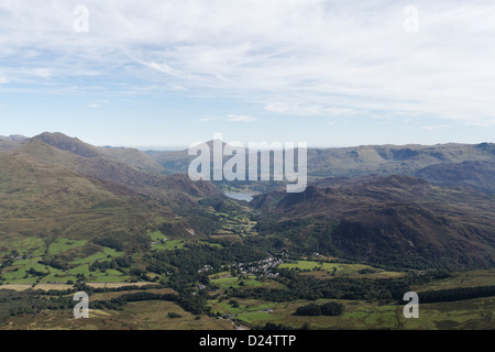 Blick in Richtung Beddgelert und Moel Siabod von Moel Hebog, Snowdonia Stockfoto