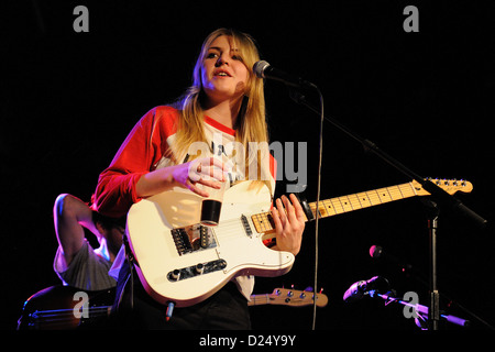 BARCELONA, Spanien - 25 NOV: Slow Club führt auf Razzmatazz am 25. November 2012 in Barcelona, Spanien. Stockfoto