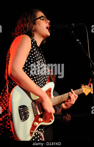 BARCELONA, Spanien - 27 Nov.: Sallie Ford und der Sound vor führt auf Razzmatazz am 27. November 2012 in Barcelona, Spanien. Stockfoto