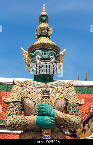 Dhosa Kiridhorn, halb Elefant, halb Dämon, Bewachung im Grand Palace, Bangkok Stockfoto