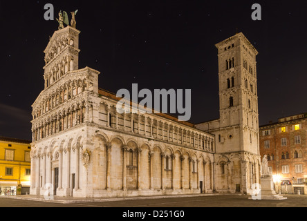 San Michele in der Nacht, Lucca, Toskana, Italien Stockfoto