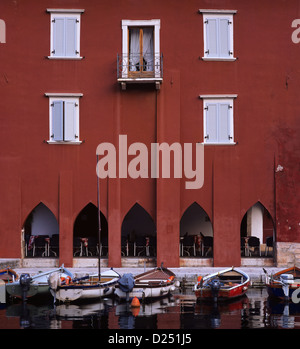 Torbole, Italien, den Hafen von Torbole am frühen Morgen Stockfoto