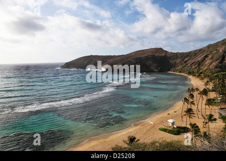 Übersicht der Hanauma Bay, Oahu Hawaii, wo man Schnorcheln und Tauchen direkt an der Küste gehen kann. Stockfoto