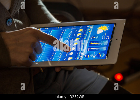 Person ist die Verwendung eines Ipad, Tablet-Computer. Stockfoto