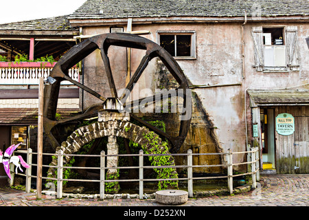 Wasserrad im historischen Viertel in St. Augustine, Florida. St. Augustine ist die älteste Stadt in Amerika. Stockfoto