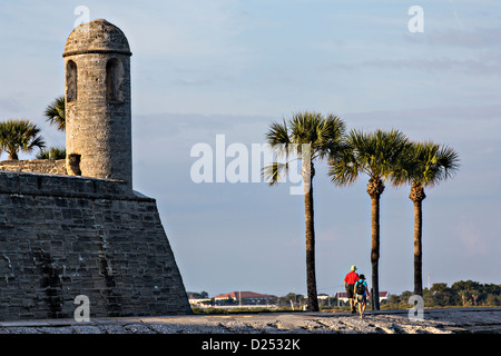 Der Glockenturm am Castillo de San Marcos in St. Augustine, Florida. St. Augustine ist die älteste Stadt in Amerika. Stockfoto