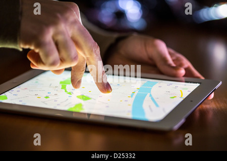 Person ist die Verwendung eines Ipad, Tablet-Computer. Stockfoto