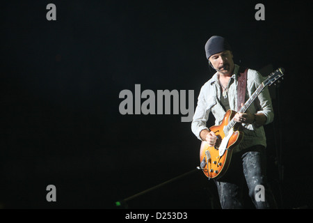 Barcelona, Spanien, Gitarrist The Edge der irischen Rockband U2 Stockfoto