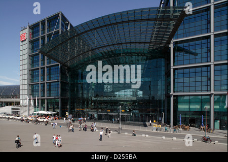 Berlin, Berliner Hauptbahnhof und Bahnhofsvorplatz Stockfoto