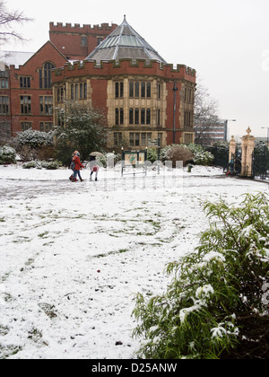 Aufnahmen im Schnee nach starkem Schneefall im Januar 2013 in ganz Großbritannien Sheffield South Yorkshire Stockfoto