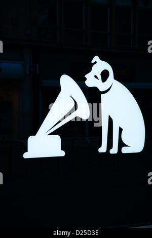 Bristol, UK. 15. Januar 2013. HMV speichern Fassade in Bristol mit dem berühmten Hund Nipper. Bildnachweis: Rob Hawkins / Alamy Live News Stockfoto