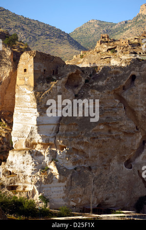 Ruinen der Zitadelle von alten Hasankeyf mit Blick auf den Tigris-Fluss. Türkei 5 Stockfoto