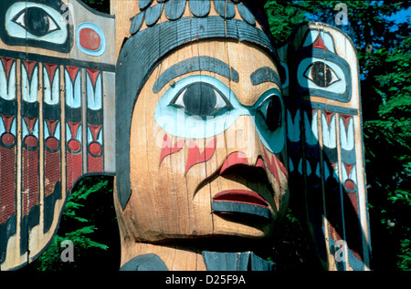 Totem eingehend Totem Bight State Historical Park, Ketchikan, Alaska, USA Stockfoto