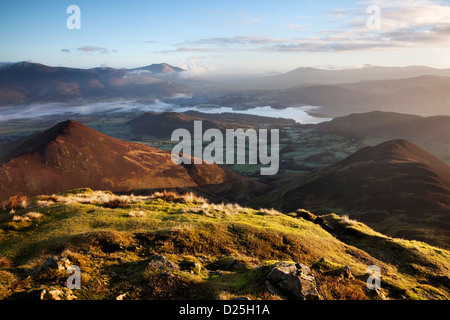 Derwent Water vom Gipfel des Causey Hecht im frühen Morgen leichte Seenplatte Cumbria UK Stockfoto