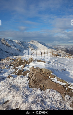 Crinkle Crags und Bogen fiel im Winter von Pike Blisko Seenplatte Cumbria England UK Stockfoto