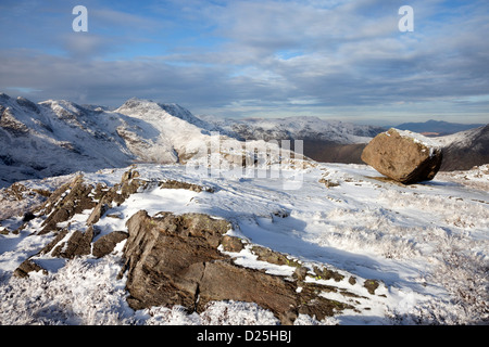 Winter Schnee auf Crinkle Crags und Nordwestgrat vom Hecht Blisko Seenplatte Cumbria England UK Stockfoto